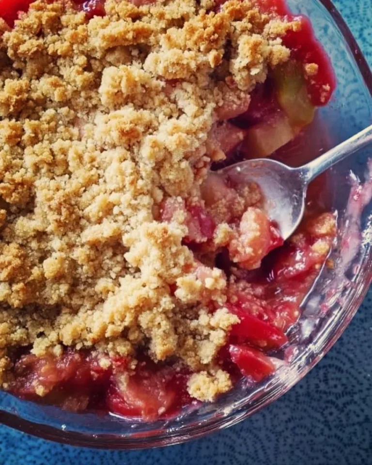 Old-Fashioned Rhubarb Crumble